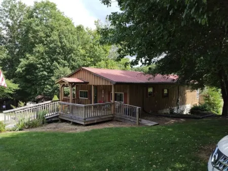 Farm house, near Mt. Rogers, State Parks, Hiking, fishing, horse riding, tubing.