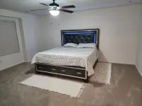 Whole house with two garage with full kitchen, spacious and nice view on patio.