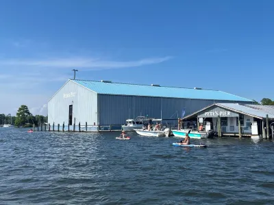 Cozy Cottage - River House - Kayaks - SUP - Relax & Recharge 7 마일 루프 트레일헤드 크리스털 리버 프리저브 주립공원 주변 호텔