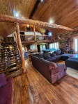 Larsen Rustic Secluded Log Cabin W/Outdoor Hot Tub
