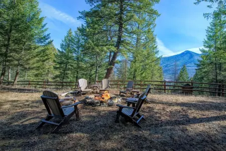 Cozy Mountain Retreat at the entrance of Montana's Ten Lakes Scenic Area