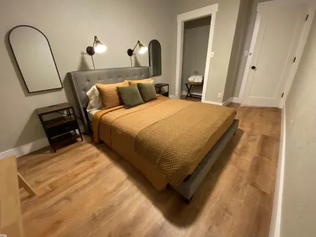 Premium Accommodations for up to 6 people in the heart of Downtown Greensburg