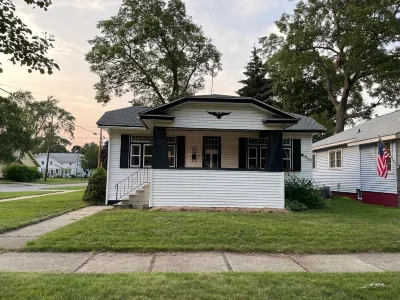 Harbor Home on Miner-An Adorable Lakeside Bungalow