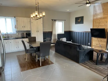 Guesthouse Farm Stay Near the Madison River!