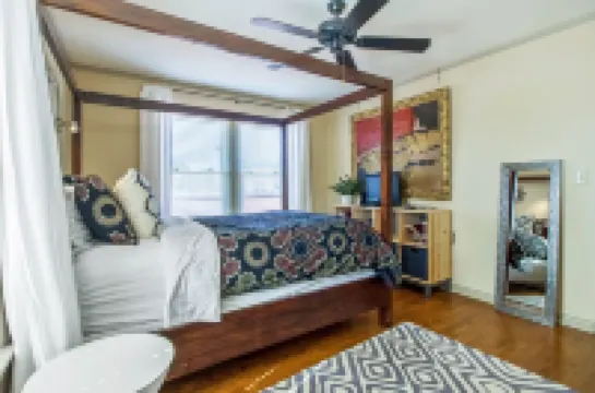 Sunny Midtown 2BD/BA Central Location! Hotels in 