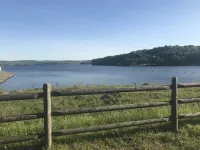 The Gray Chalet - private lot close to Lake Wallenpaupack & downtown Hawley