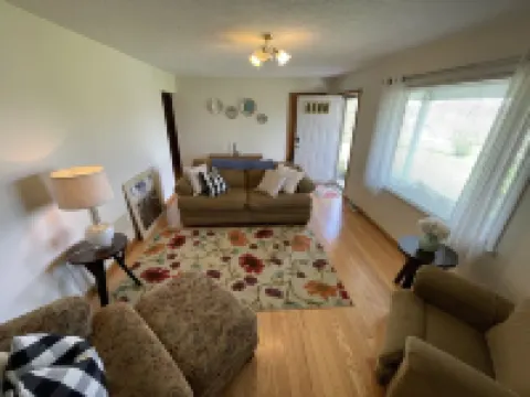 Vacation rental in quiet neighborhood 6 miles to Lake Cumberland!