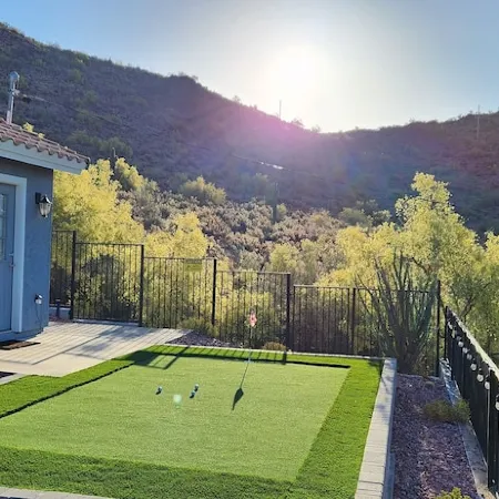 Desert Valley Stay - Mountain Views Отели рядом с достопримечательностью «Замки-н- Судна»