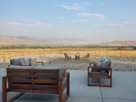 High Desert Haven - A Beautiful 3 Bedroom Home with Optional RV Hookup! Hotels in Challis