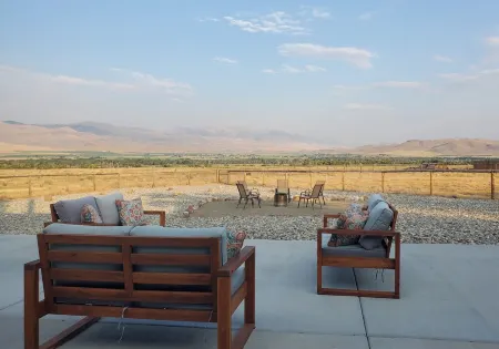 High Desert Haven - a beautiful 3-bedroom home in Challis with RV Hookup!