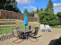 Charming, modern log cabin, steps to the lake. Bright & spacious. Ideal escape! Hotels in Manson