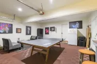 Fabulous Cabin w/Hot Tub + Game Room