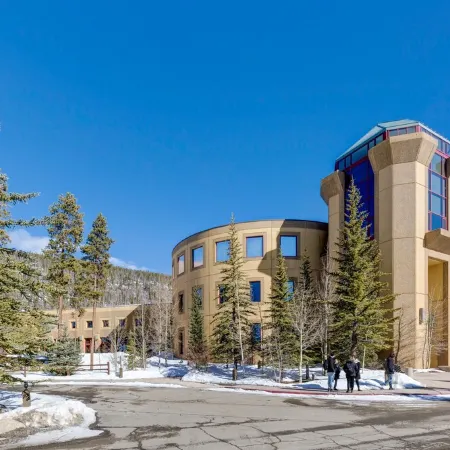 Huge, Comfy Condo with Panoramic Views in the Middle of Keystone Fun!