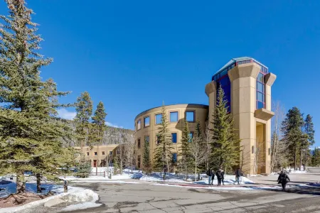 Huge, Comfy Condo with Panoramic Views in the Middle of Keystone Fun!