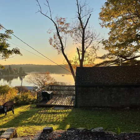 Cozy Cottage   with Spectacular Salt Water  View / 4 Kayaks Available/