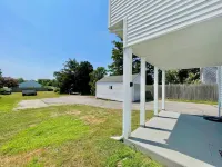 Clean & Cozy 2Bed by the Beach & Newport