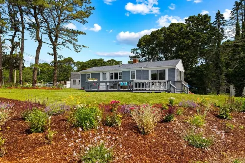 Serene Waterview Renovated w/Kayaks Deck Firepit Dogs Welcome 5 Minutes to Ocean