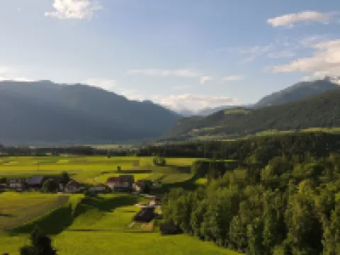 Traum-ferienwohnung mit Dachterrasse & Tollem Ausblick, Cron4 Schwimmbad & Sauna Hotels in Riscone