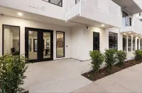 Downtown Condo! Pool is Open! Walk to the Gulch! Free Parking! Free Hbo!