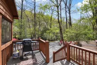 Creekside, , Hot Tub, Fire pit, Screened Porch, 10 min to EllijayOK AFTER STORM