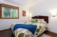 The River Cabin near Mt. Baker