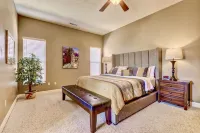 Upscale with Mtn Views, Hot Tub, 25 Mins to Zion NP