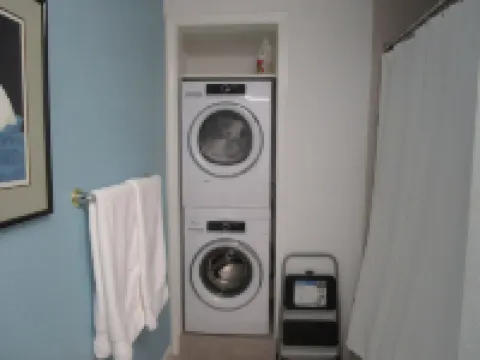 Luxurious Secluded Hillside 1000 sq ft Studio on 5 acres