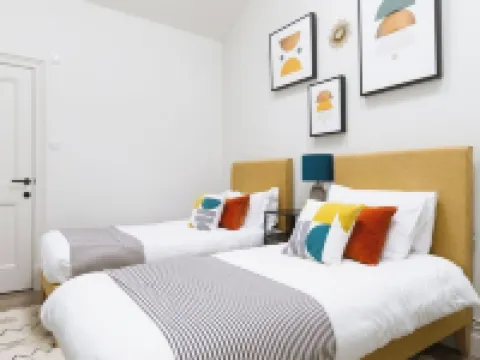 Stunning, stylish, huge 2 floor Georgian apartment 클리데로 호텔
