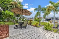 Water Front Home Island Paradise, come explore true tranquility. Publix Super Market at Paradise Shoppes of Apollo Beach附近的飯店