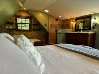 Cozy 2-bedroom cabin in beautiful Blairsville with AC, WiFi