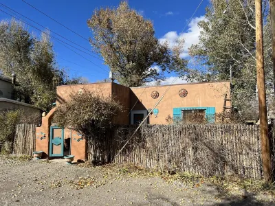 Cozy, peaceful home in quiet neighborhood. Permit #03015 Hotels near Adams State University