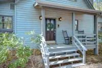 NEW LISTING! Beautiful Cabin with Mountain View in Fleetwood Falls