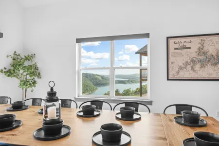 New! LAZY RIVER & Pools, Lake View, Game Room, Theater Room, Hot Tub, Fire Pit