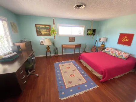 Musician/Artist Ranchito with Nature Views and Close to Town Отели рядом с достопримечательностью «Юкка Вэлли Элементари Скул»