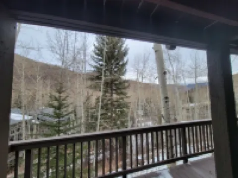 COZY AND PEACEFUL WEST VAIL, HUGE PRIVATE DECK, WALK TO BUS STOP