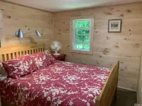 Quiet Comfortable Cabin 5 Min. Walk to Swimming and Boating