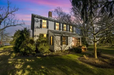 Luxe WATERFRONT Home - Welcome to The Foxtail Hôtels à proximité de : Mary Elmer Lake