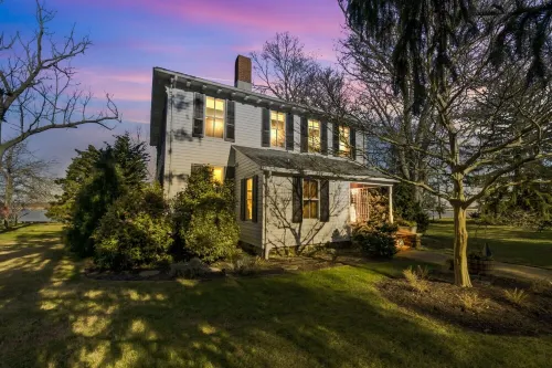 Luxe WATERFRONT Home - Welcome to The Foxtail