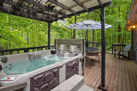 Boho Decor, Quiet, Wooded Lot, Flexible Cancellation Policy