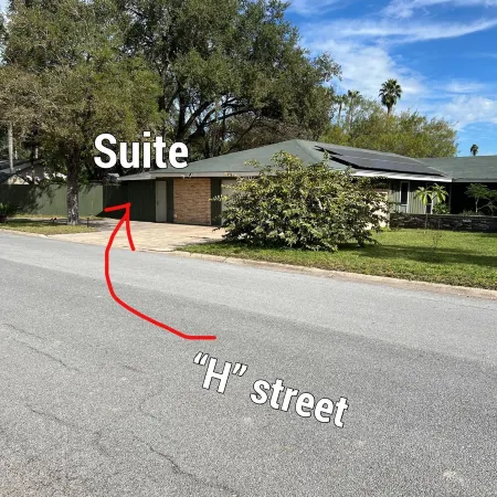 Cozy Suite *Excellent location* FREE Wi-fi/Netflix