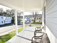 Meredith Bay - Brand New 2nd and 3rd floor Apartment in Private Home Hotels in Meredith