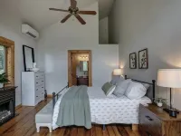 Cozy Lake Front Cabin on Chain Lake! Hotele w: Pend Oreille County