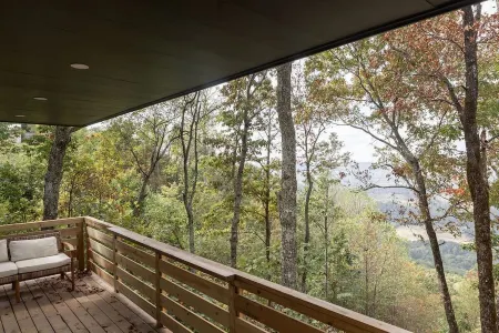 Two Bedroom Modern Tiny House with Bluff Views, Huge Windows! Отели в г. Дейд