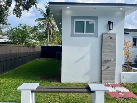 CocoMango Villa Miami Отели в г. Север Майами