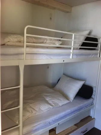 Apartment with large balcony, warm, completely renovated Отели в г. Тинь