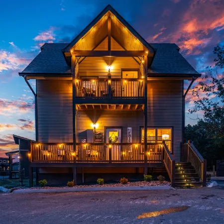 SummerFun! Pets, Indoor Pool, Fire Pit, Hot Tub, Foosball/Air Hockey, Dollywood!