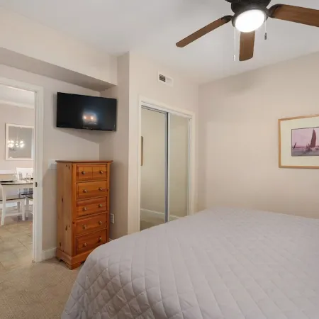 Beautiful Pup-Friendly Oceanfront Resort with Gym, Pool & Games! Well Stocked!