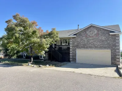 Lrg Home + Caboose add on option + Sleeps 20 + Hot Tub + Backyard Oasis Hotels near Rock AG Church