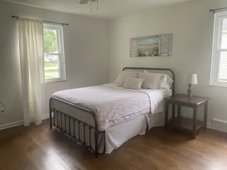 Gorgeous Ranch Home in Beautiful Westlake Ohio- No Cleaning Fee! Отели рядом с достопримечательностью «Cara's Boutique»