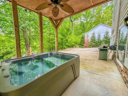 Seneca lake house with private dock only 15 minutes from Clemson!